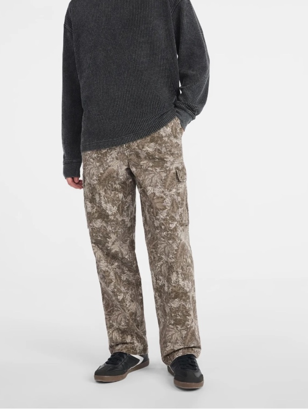 Men's Camo Patterned Cargo Pants, NWT